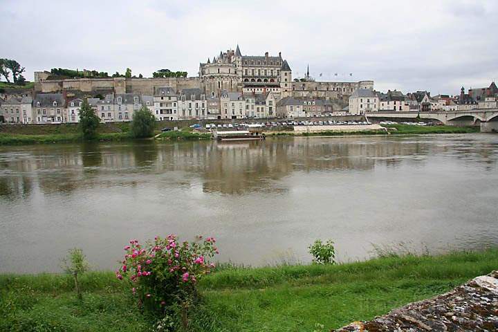 eu_fr_loire_tal_012.jpg - Blick auf Amboise und Schlo Amboise an der Loire