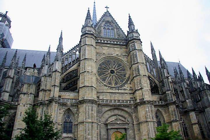 eu_fr_loire_tal_026.jpg - Die Kirche in Orleans im Loire-Tal