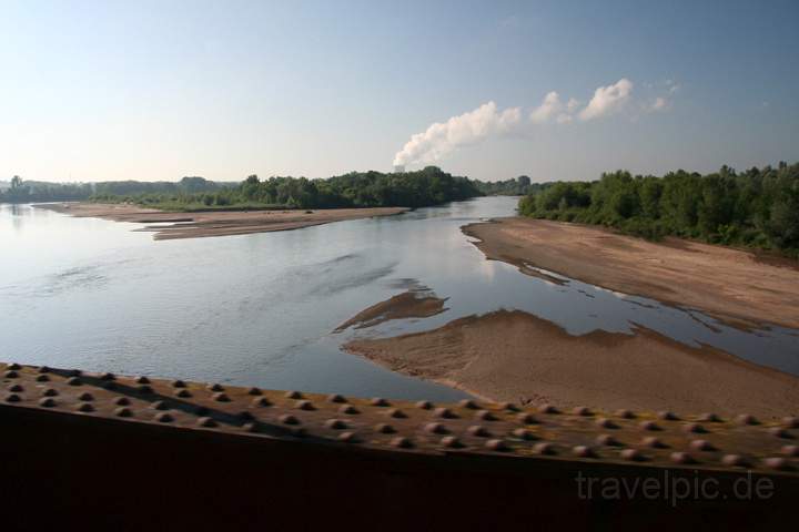 eu_fr_loire_tal_027.jpg - Unterwegs im Loiretal bei Nevers in Zentralfrankreich