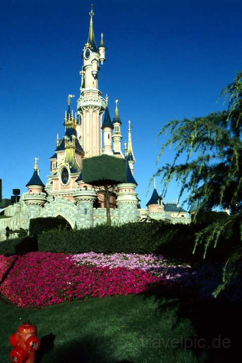 eu_fr_paris_003.JPG - Das Disney-Mrchenschlo im Freizeitpark Disneyland in Paris