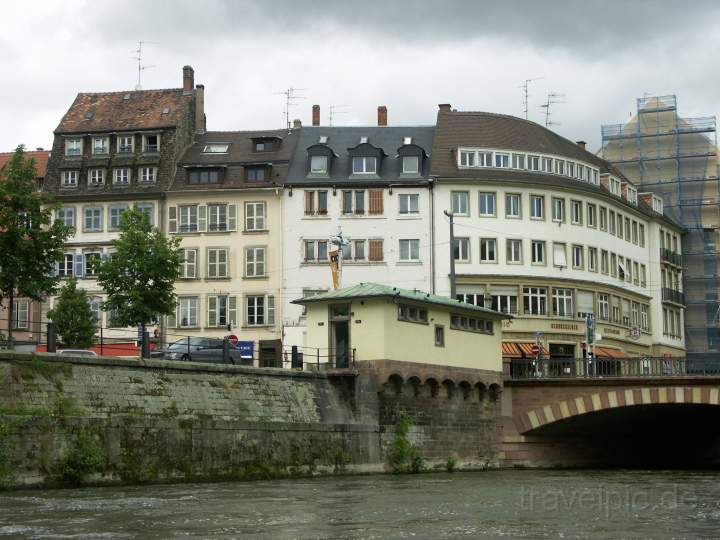 eu_fr_strassburg_004.JPG - Typische Huser am Quai-Ring zu Straburg, Frankreich