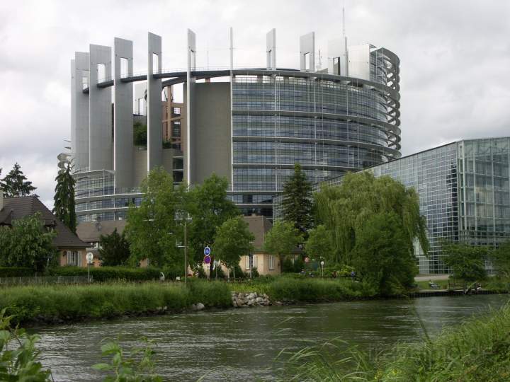 eu_fr_strassburg_010.JPG - Der Turm des europischen Parlaments in Straburg, Frankreich