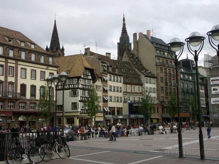 eu_fr_strassburg_011.JPG - Fachwerkhuser im Zentrum von Straburg am Place Kleber, Frankreich