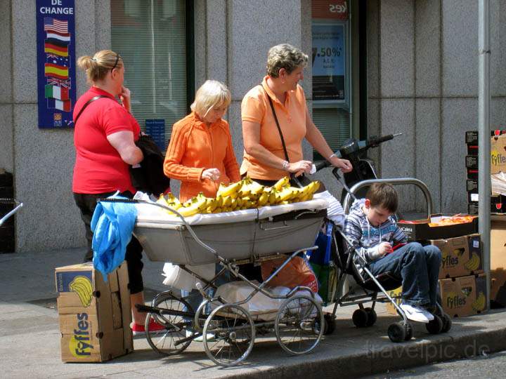 eu_ie_dublin_014.jpg - Ein improvisierter Verkaufswagen fr Bananen