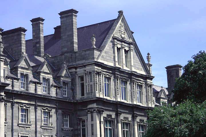 eu_ie_dublin_048.jpg - Ein Gebude innerhalb des Komplexes des Trinity College