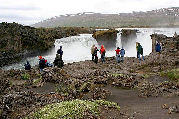 eu_island_007.jpg - Godafoss - Wasserfall der Gtter - im Norden von Island