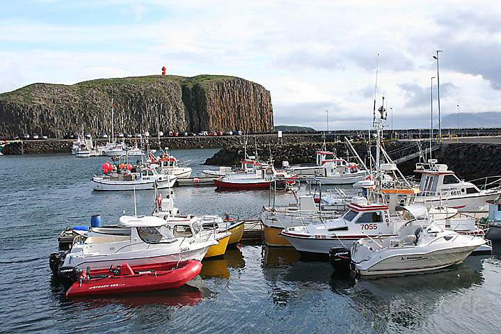 eu_island_024.jpg - Der geschtzte Hafen von Stykkisholmur