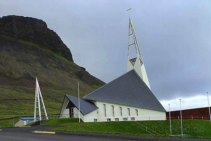 eu_island_046.jpg - Kirche von Olafsvik auf der Halbinsel Snfellsnes im Westen von Island