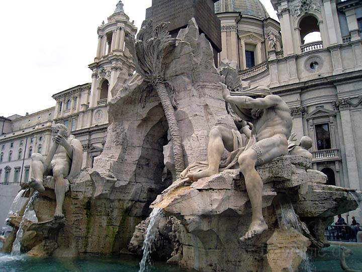 eu_it_rom_032.jpg - Der Vierstrmebrunnen im Herzen des Piazza Navona in Rom