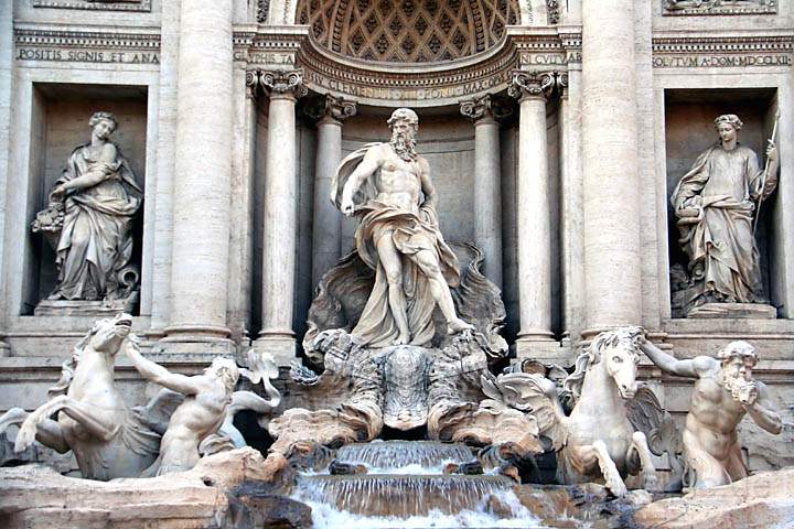 eu_it_rom_040.jpg - Das Herz des im 18. Jh. gebauten Trevi Brunnen in Rom