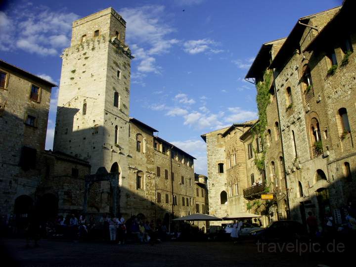 eu_it_toskana_021.JPG - Das Zentrum der historischen Stadt San Gimiganao in der Toskana