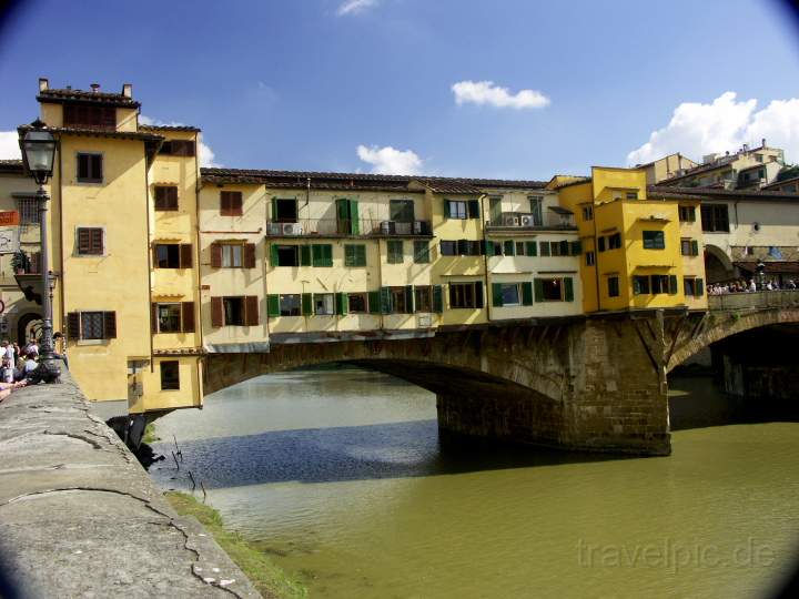 eu_it_toskana_025.JPG - Die berhmte Ponte Vecchio im Zentrum von Florenz, Toskana