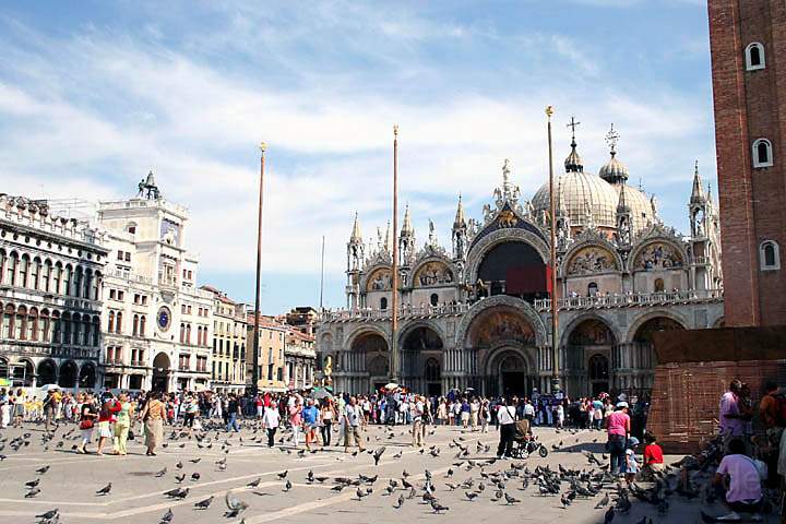 eu_it_venedig_004.jpg - Der Markusplatz mit dem Dom