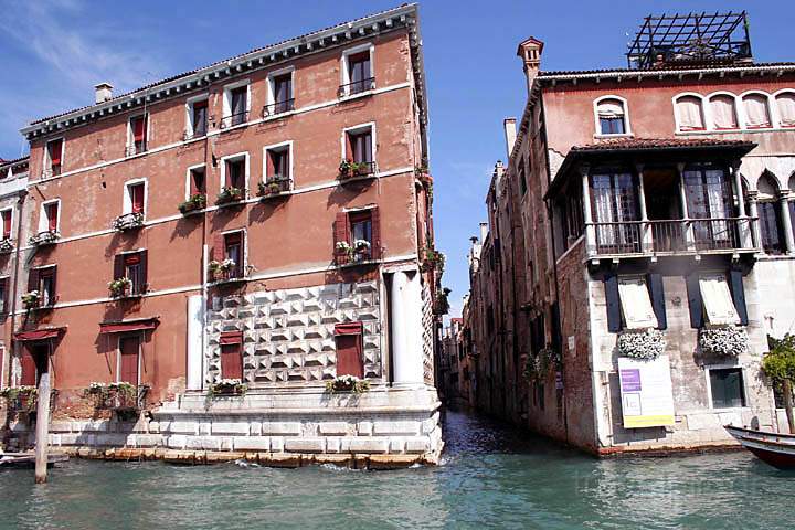 eu_it_venedig_006.jpg - Huser entlang des Canal Grande