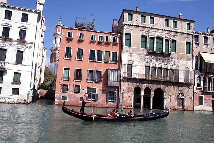 eu_it_venedig_008.jpg - Auf der Fahrt durch den Canal Grande