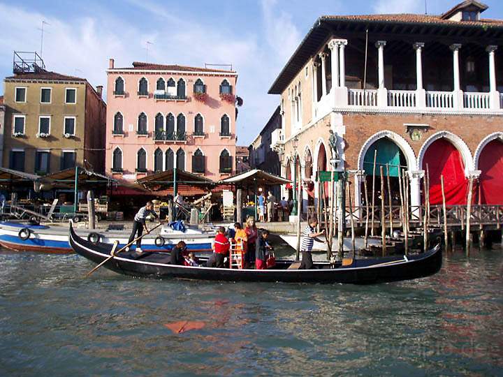 eu_it_venedig_015.jpg - Gondeln auf dem Canal Grande