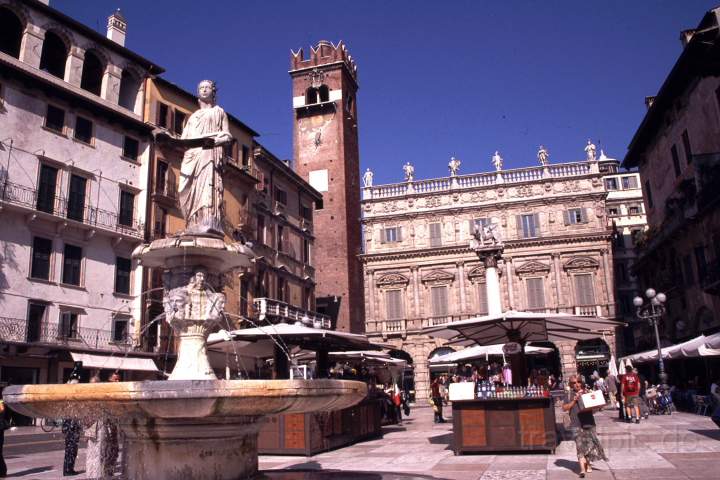 eu_it_verona_005.JPG - In der historischen Innenstadt von Verona nhe Gardasee, Norditalien