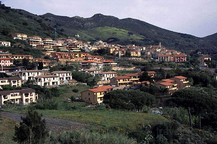 eu_it_elba_006.jpg - Der Ort Rionellelba auf der Insel Elba