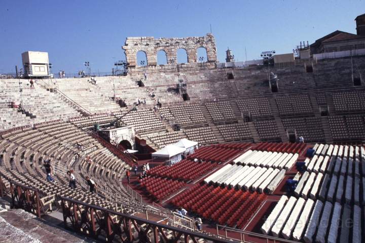 eu_it_verona_002.JPG - Das Amphitheater in Verona nhe Gardasee, Norditalien