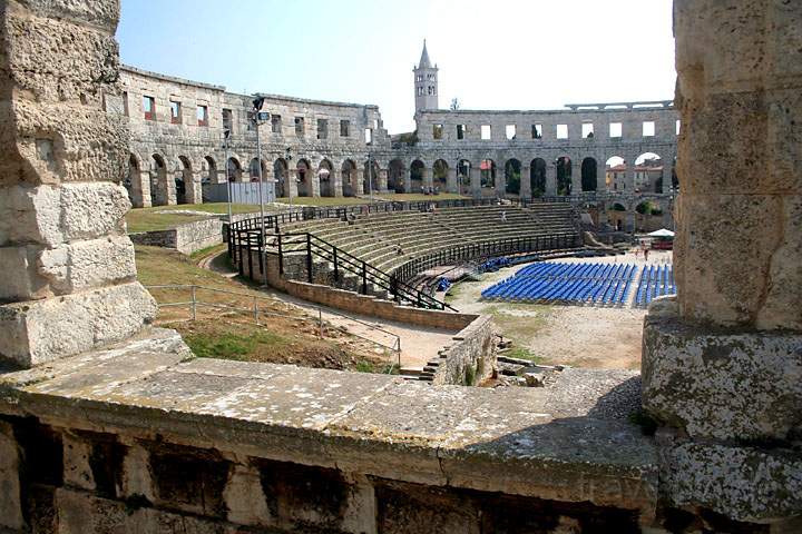 eu_kroatien_006.jpg - Innenansicht der rmischen Arena und Amphitheater in Pula in Istrien