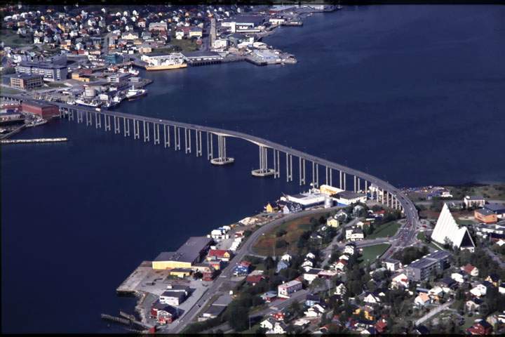 eu_norwegen_008.JPG - Die Brcke zu Trom, Norwegen