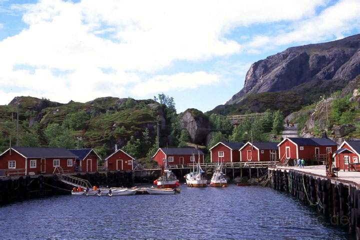 eu_norwegen_020.JPG - Idylle mit bunten Fischerhuschen auf den Lofoten, Norwegen