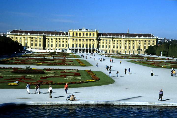 eu_at_wien_005.JPG - das eindrucksvolle Schloss Schnbrunn in Wien, sterreich