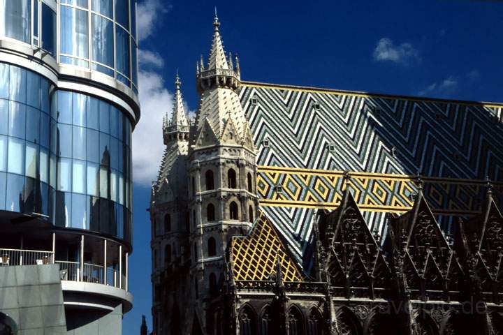 eu_at_wien_006.JPG - Historie mit dem Stephansdom und Moderne in Wien, sterreich