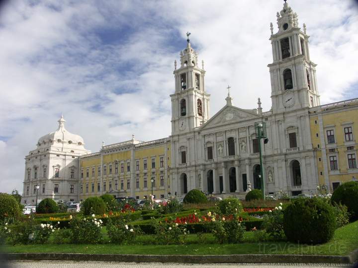 eu_portugal_023.JPG - Der Knigspalast zu Mafra in Portugal