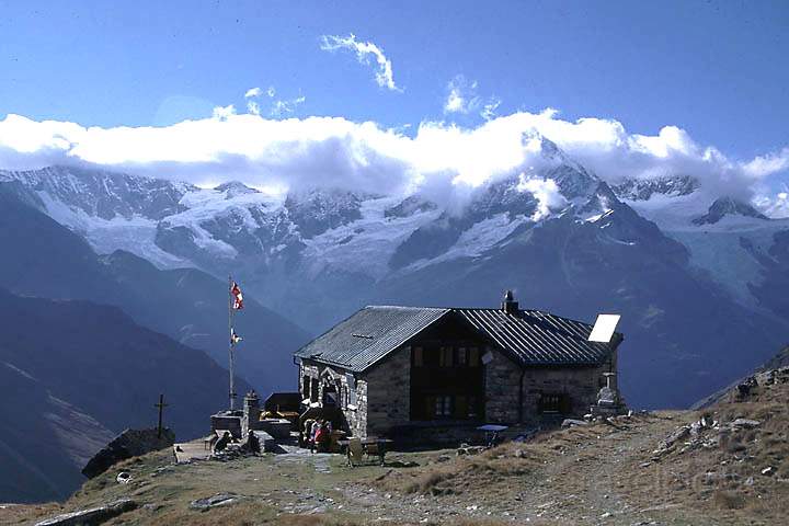 eu_ch_mattertal_010.jpg - Taeschhuette (2730 m) mit Aussicht, Wallis