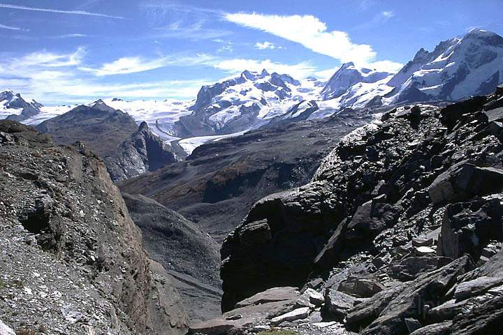 eu_ch_mattertal_019.jpg - Ausblick beim Aufstieg zur Hoernlihuette am Matterhorn