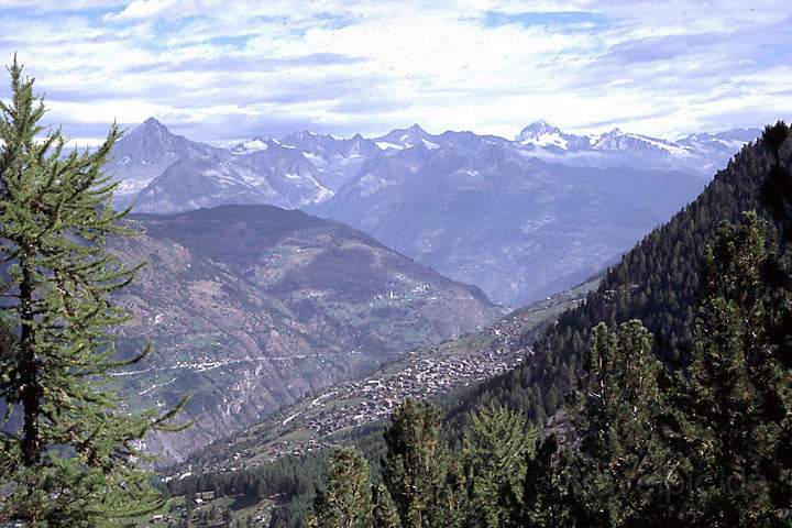 eu_ch_mattertal_040.jpg - Blick ins Mattertal, im Hintergrund Bietschhorn im Wallis