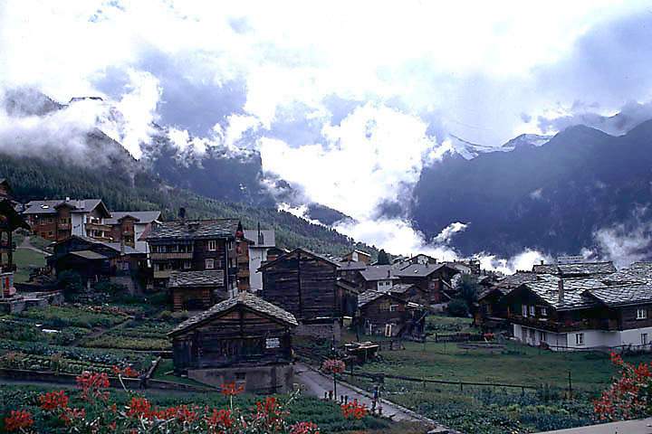 eu_ch_mattertal_044.jpg - Aussicht in Graechen (1619 m) im Mattertal im Wallis