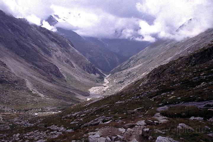 eu_ch_saastal_004.jpg - Mischabelkette im Nebel beim Aufstieg zur Almageller Htte, Wallis