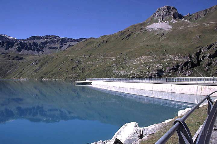 eu_ch_val_d_anniviers_005.jpg - Moiry-Stausee (2250 m) mit Staumauerkrone