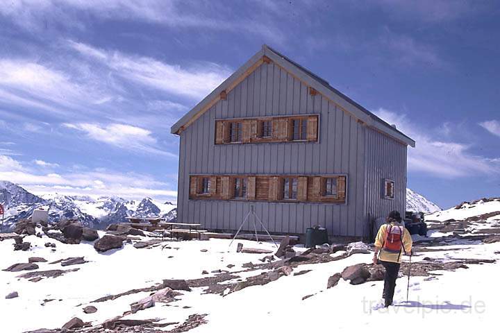 eu_ch_val_d_anniviers_012.jpg - Cabane des Becs des Bosson auf 2985 m