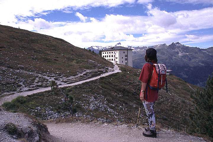 eu_ch_val_d_anniviers_019.jpg - Blick auf Hotel Weisshornhtte, (2337 m) im Wallis