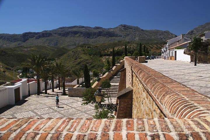 eu_es_antequera_007.jpg - Die Plattform hinter der Kirche