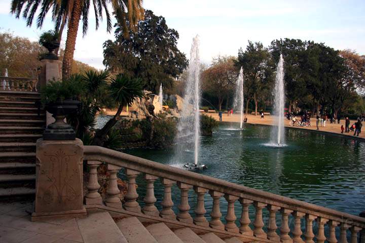 eu_es_barcelona_018.jpg - Die Cascada in Parc de la Cuitadella an der auch Gaud mitwirkte