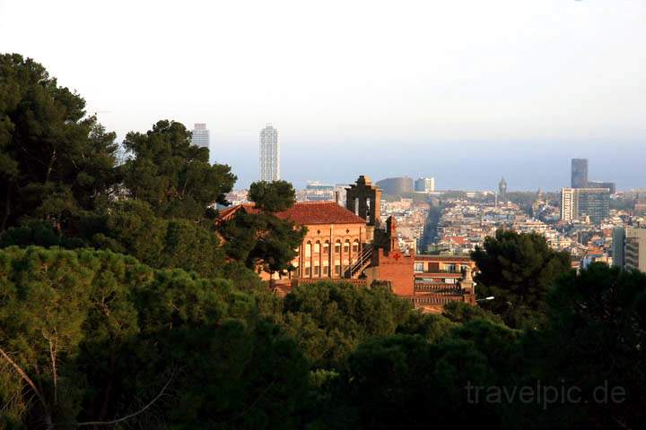 eu_es_barcelona_037.jpg - Ausblick auf die Vila Olympica vom Parc Gell aus