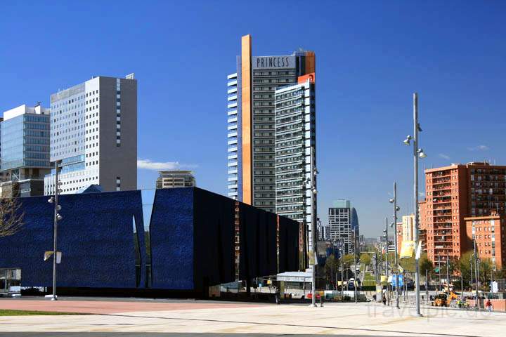 eu_es_barcelona_046.jpg - Blick auf den Anfang der Avenida Diagonal mit dem Hotel Barcelona Princess