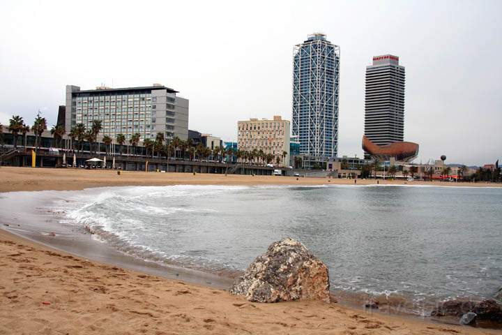 eu_es_barcelona_047.jpg - Der Strand von Platja Barcaloneta in der Ciudatella Vila Olmpica