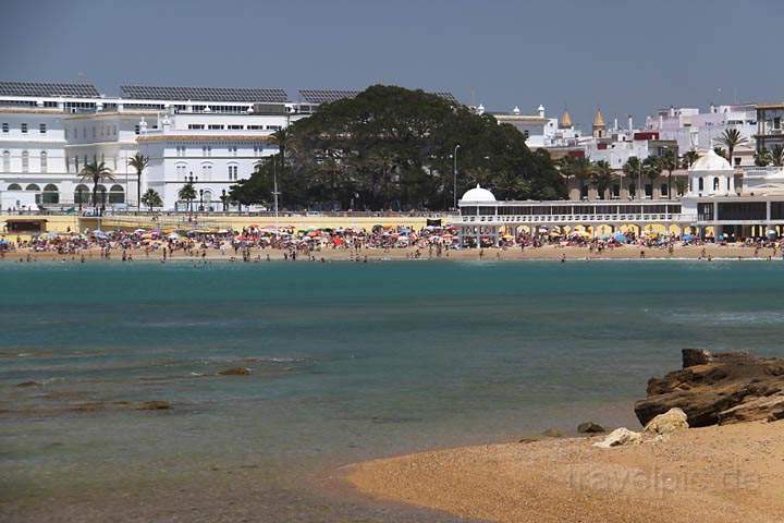 eu_es_cadiz_020.jpg - Der belebte Stadtstrand Playa de Caleta in Cadiz