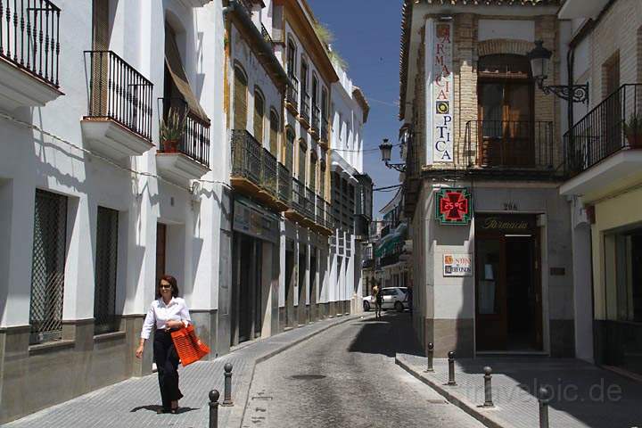 eu_es_ecija_004.jpg - Im Eckgebude der Calle Santa Cruz befindet sich die Touristeninformation