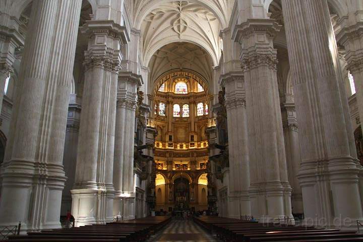 eu_es_granada_008.jpg - Die groe und beeindruckende Kathedrale von Granada