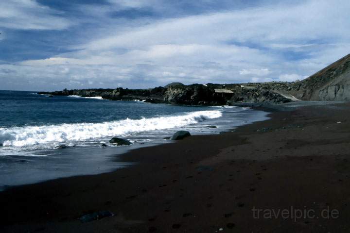 eu_es_el_hierro_006.JPG - Der Playa de Verodal im uersten Nordosten der Insel El Hierro ist einer der wenigen Strnde