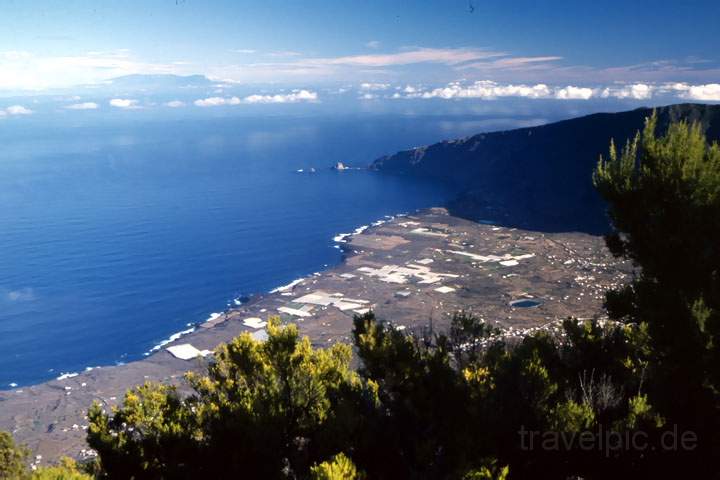 eu_es_el_hierro_017.JPG - Aussicht auf das fruchtbare Tal El Golfo in der nrdlichen Mitte von El Hierro