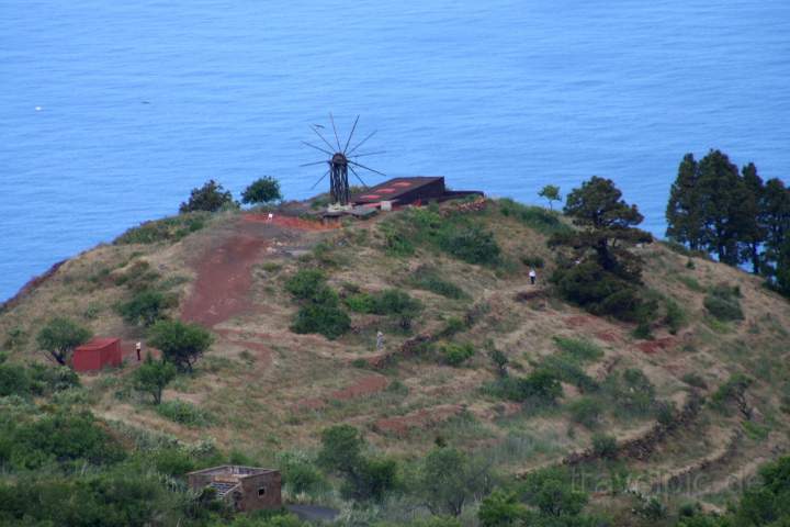 eu_es_la_palma_008.JPG - Ein Windmhlenflgel im Norden der grnen Insel La Palma, Kanaren