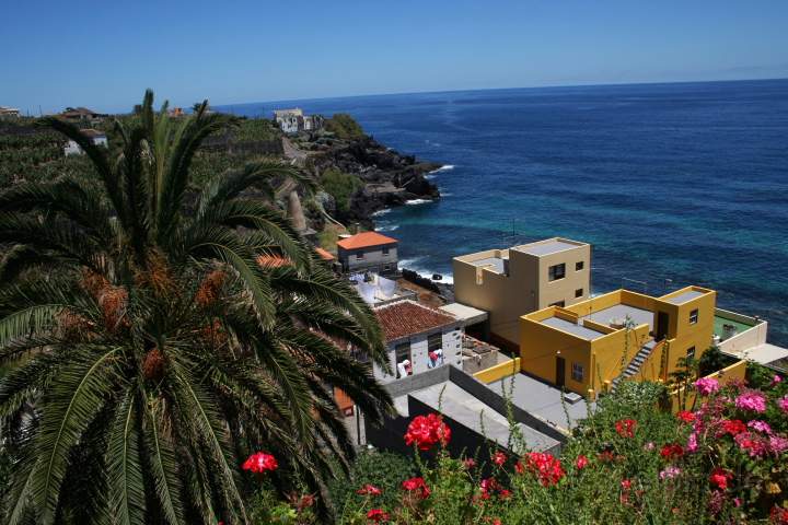 eu_es_la_palma_013.JPG - Siedlung unterhalb des schnen Dorfes San Andrs im Osten von La Palma