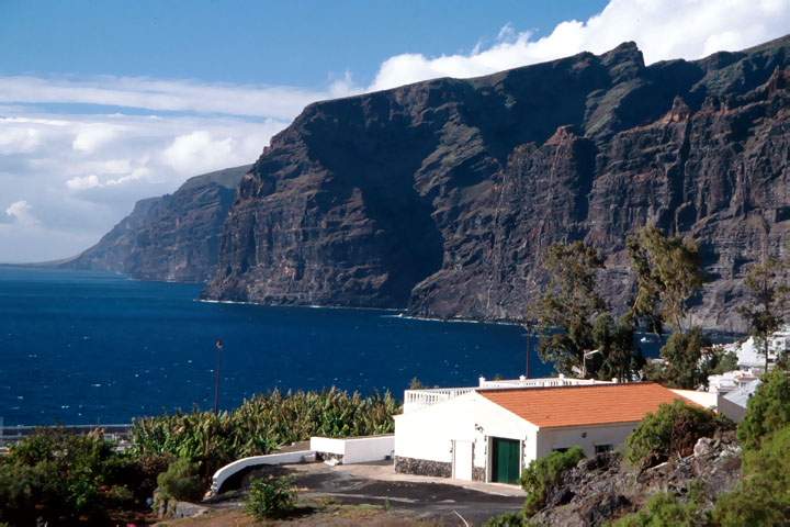 eu_es_teneriffa_002.JPG - Der stimmungsvolle Ort Los Gigantes nahe der Steilksten im Westen von Teneriffa